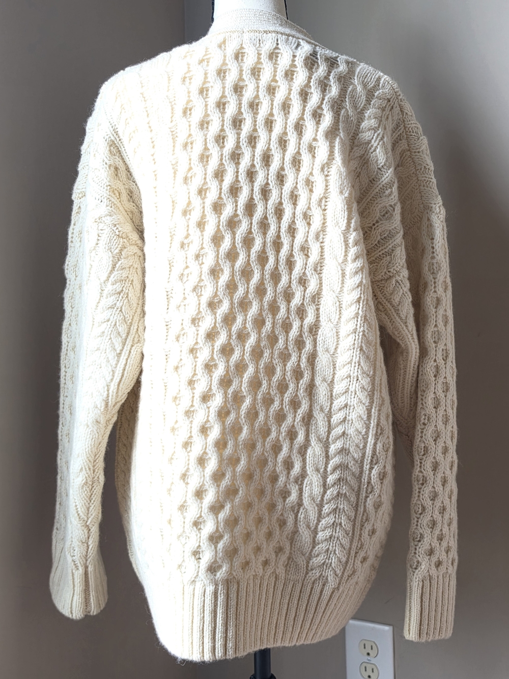 NWT Brandy Melville Cream Chunky Cable Knit Eva Cardigan - One Size - Picture 2 of 5